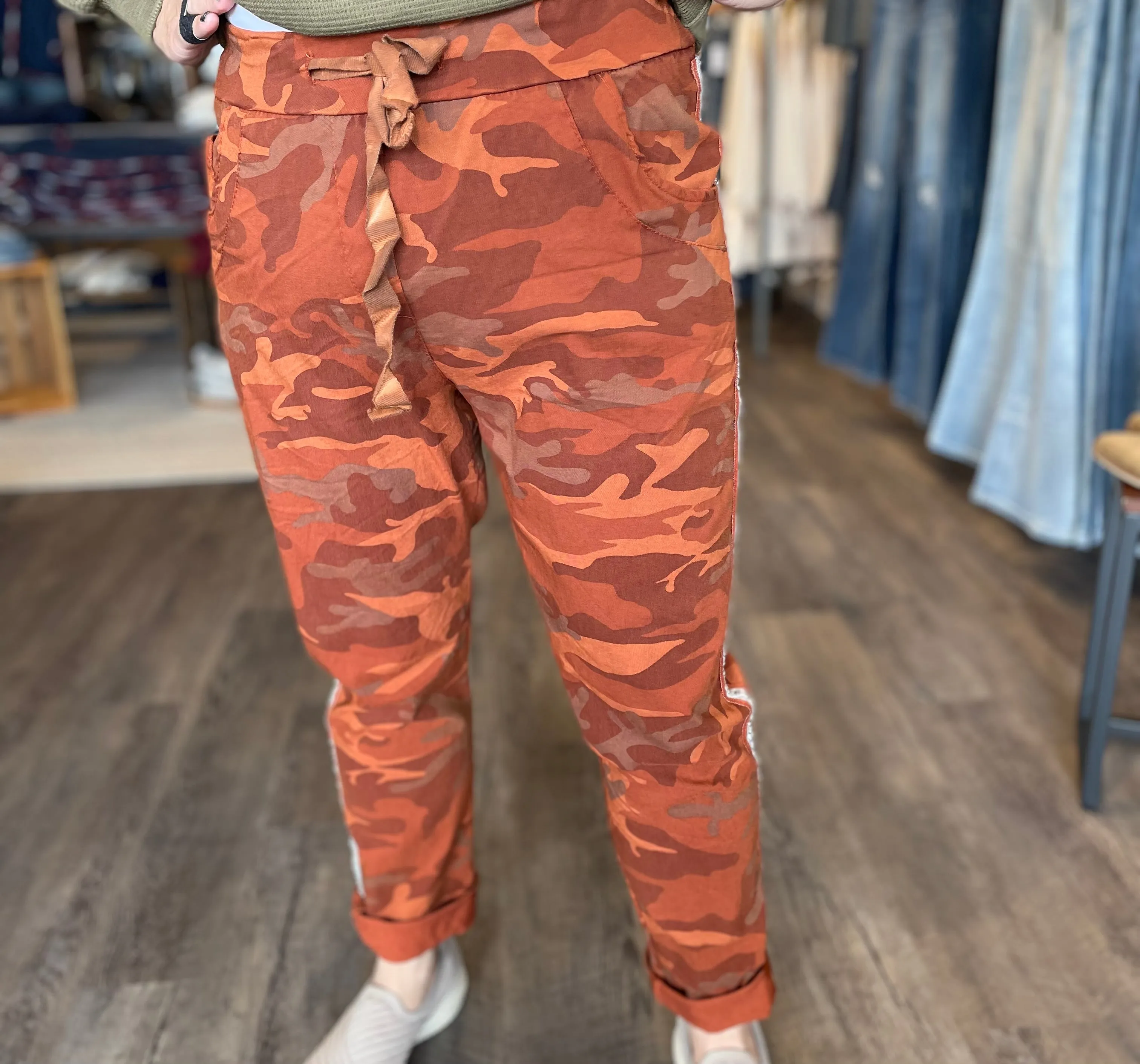 Camo Cropped Stretchy Pants