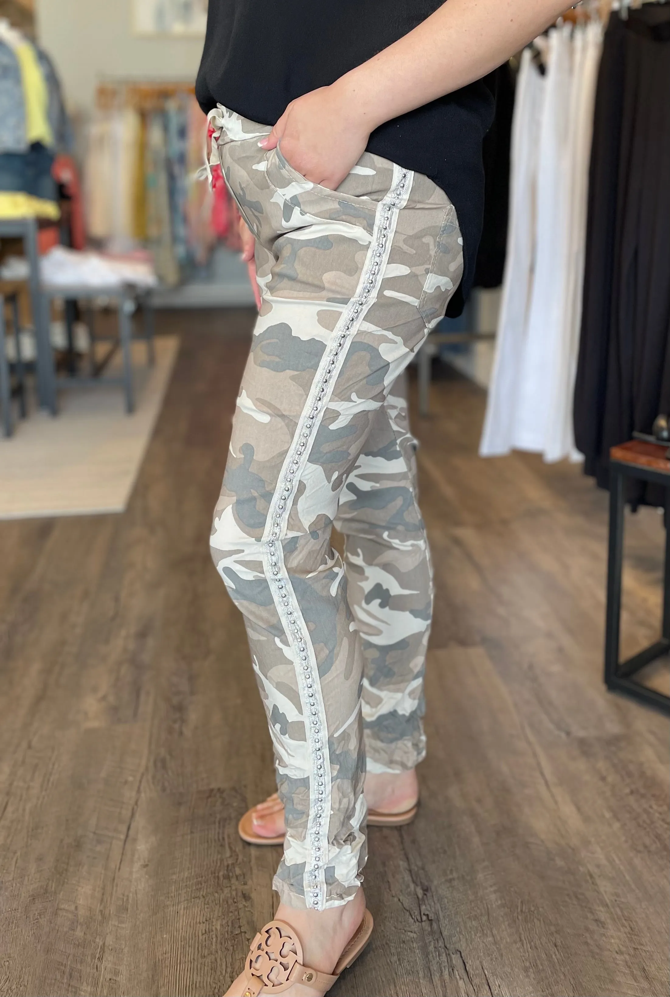 Camo Cropped Stretchy Pants