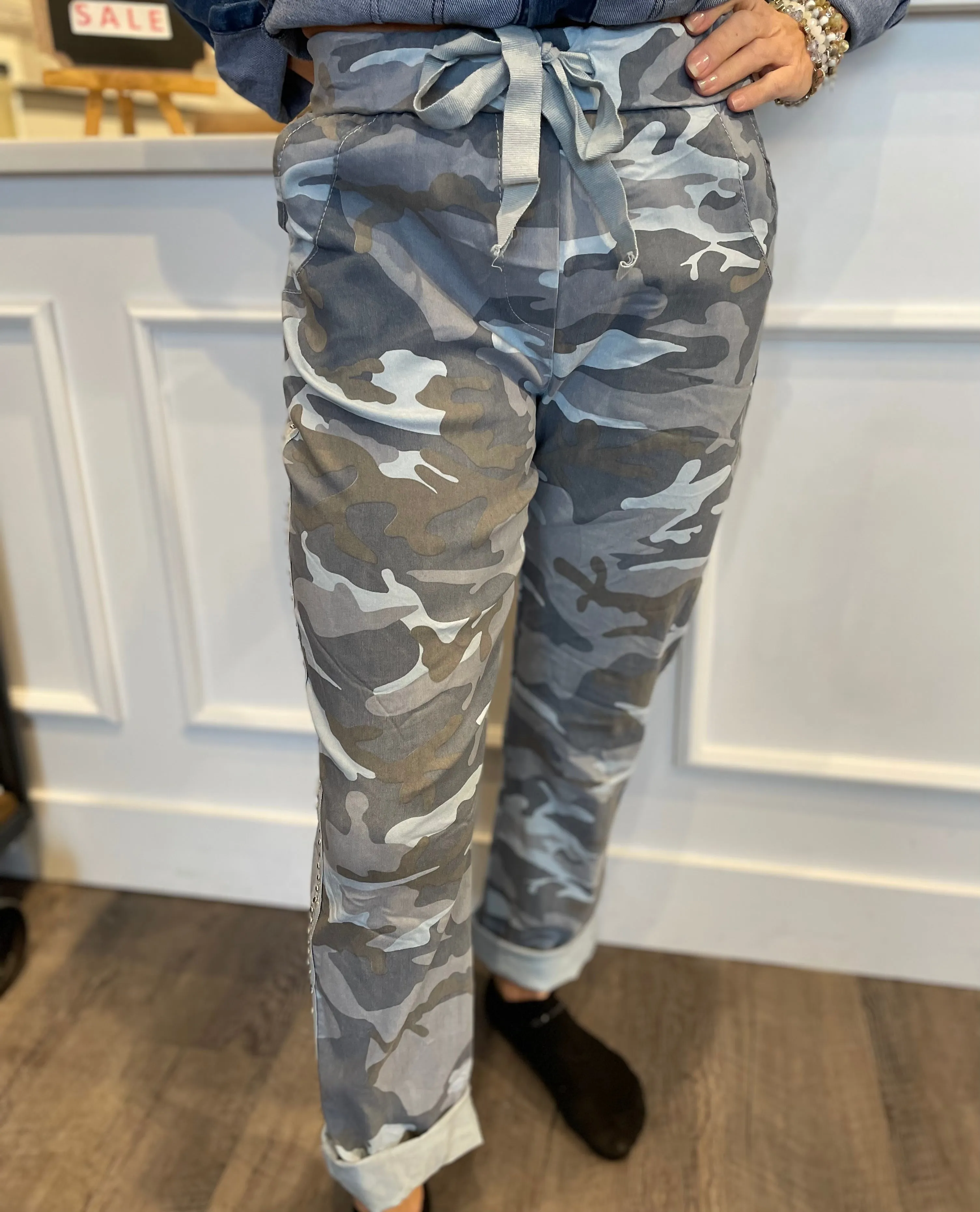 Camo Cropped Stretchy Pants