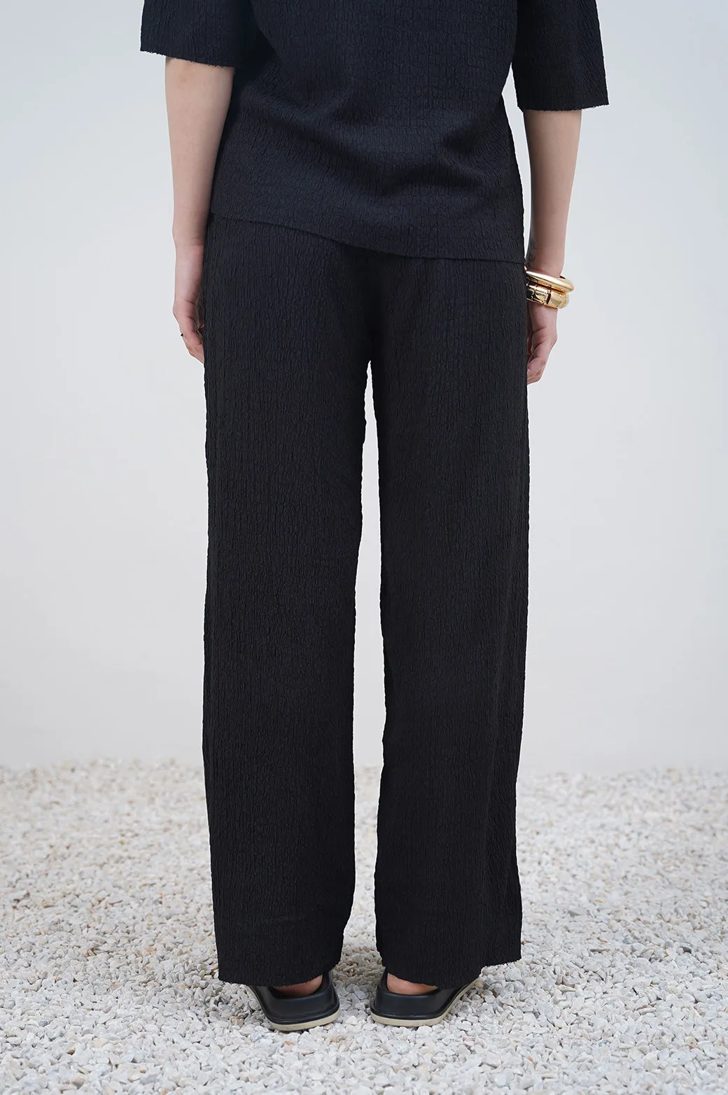 TEXTURED STRETCHY PANTS
