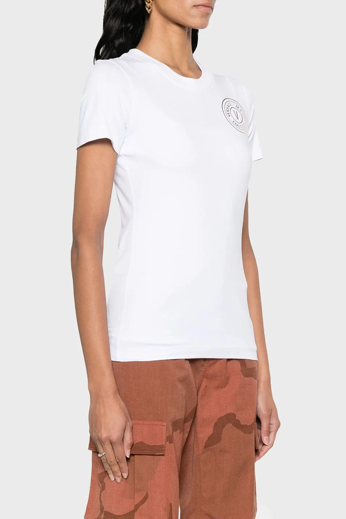 Versace Jeans Couture White Logo Patch T-Shirt – Sleek Minimalist Style-