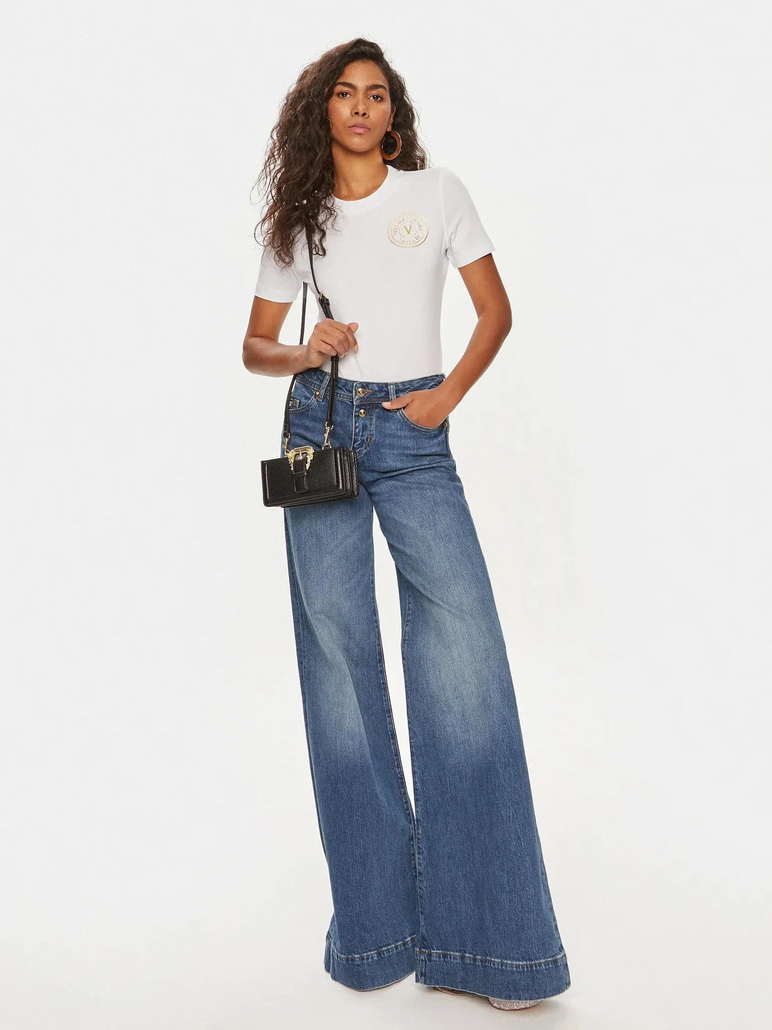 Versace Jeans Couture White Logo Patch T-Shirt – Sleek Minimalist Style-