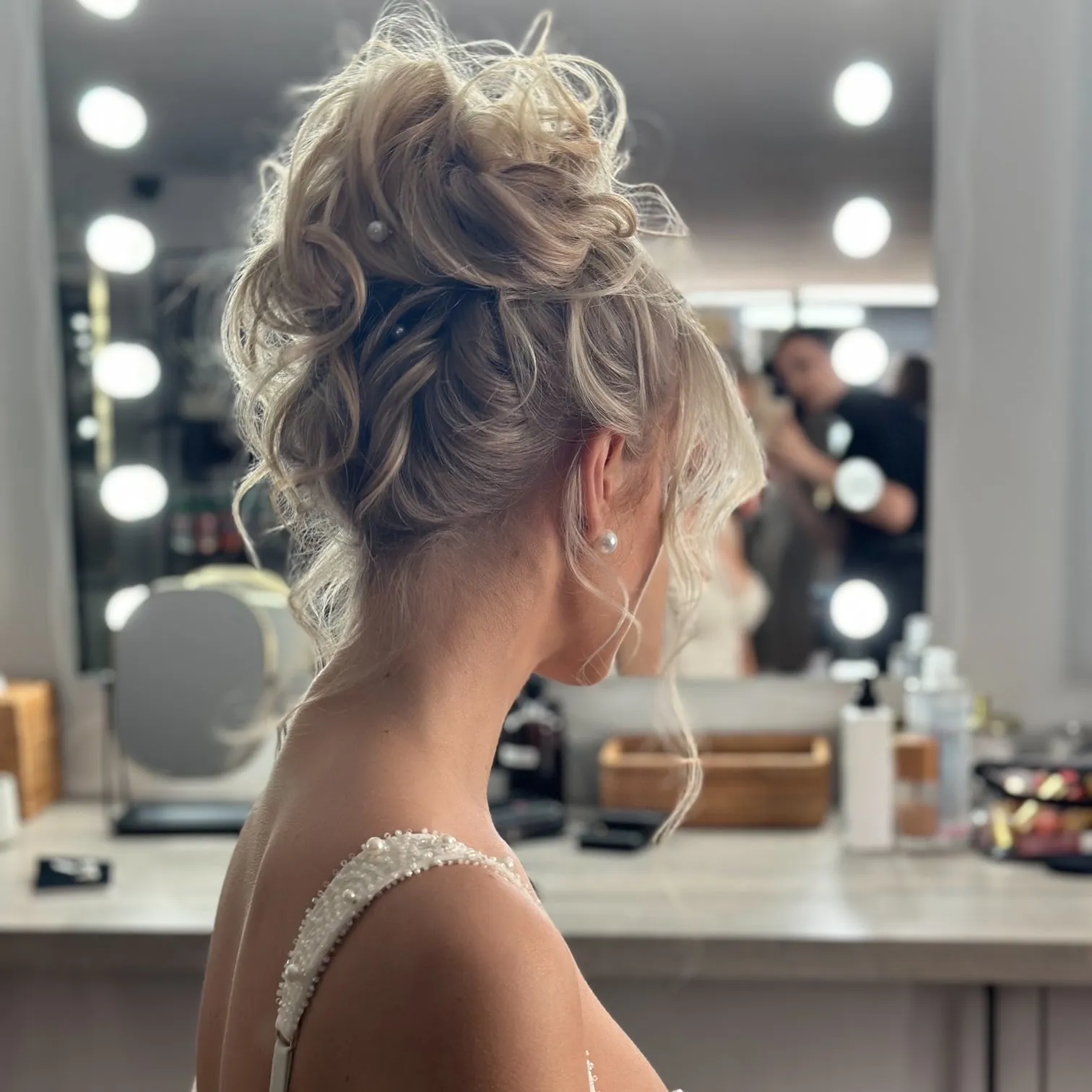 Virtual Masterclass Replay - Signature Airy High Bun